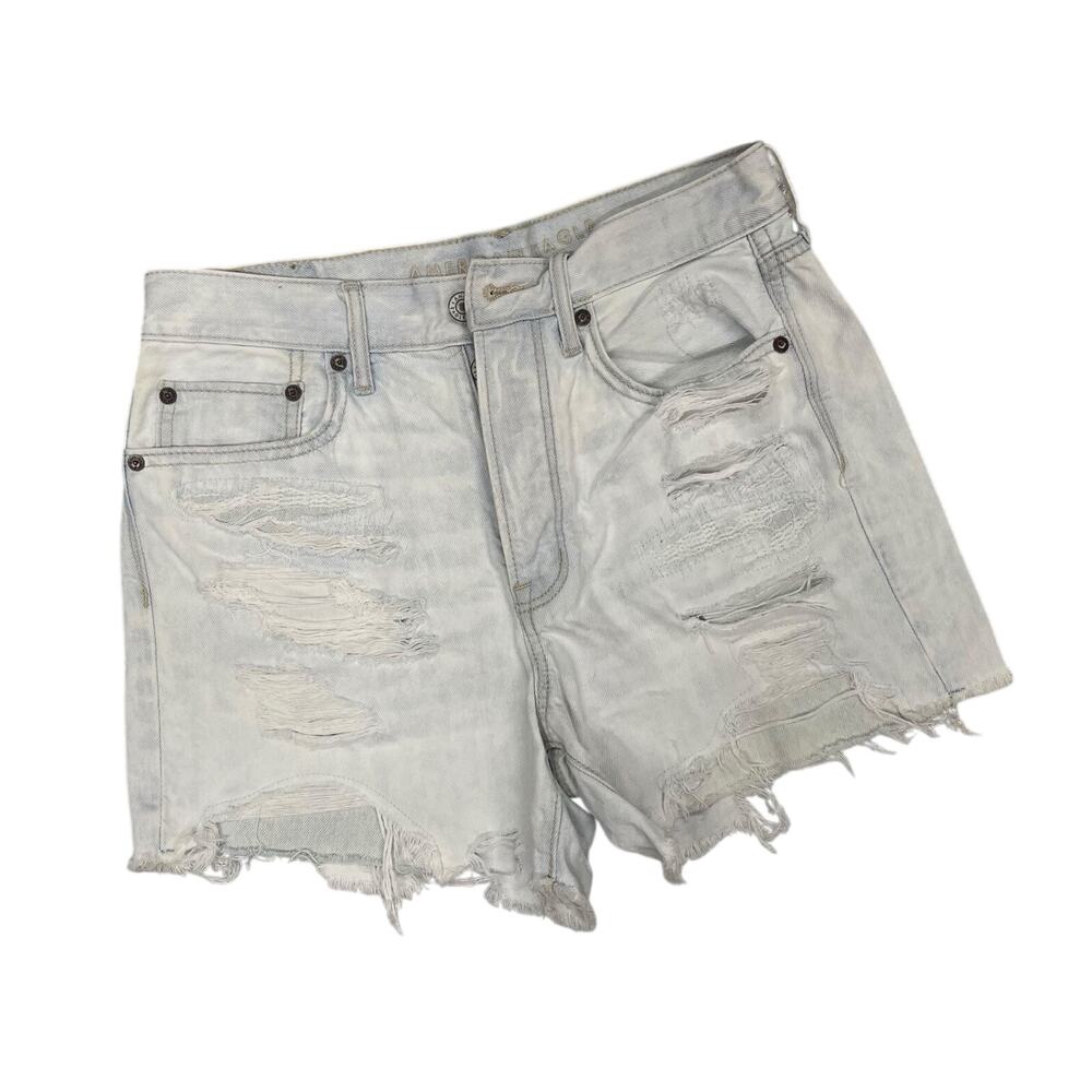 American Eagle 90s Boyfriend Short Distressed Light Wash Size 6